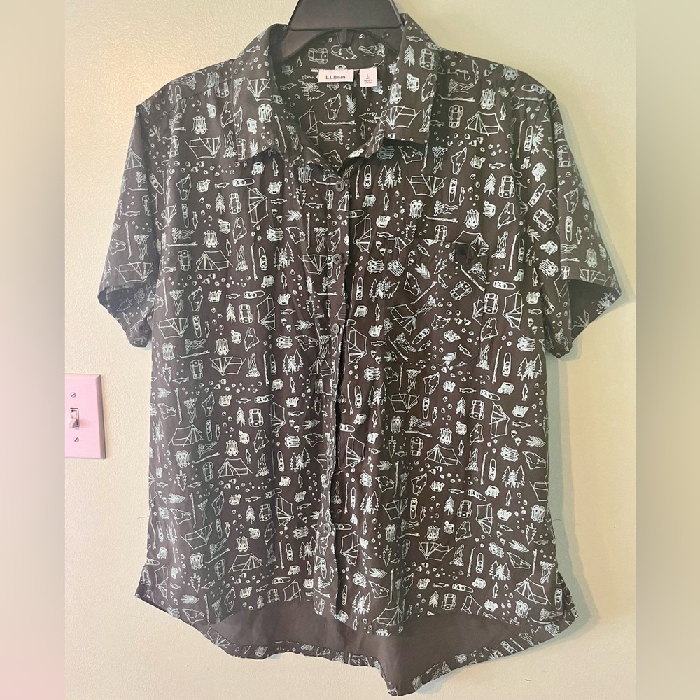 L. L. Bean Men's Signature Woven Cotton Button-Down Camp Hike Graphic Shirt. L.